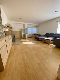 Priestranný bytu 3 + 1 v Čadci - širšie centrum - 15