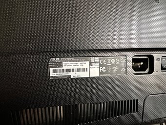 Pc zostava s monitorom a reproduktormi - 15