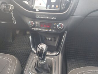 KIA CEED SW 1,6 GDi ZLATÁ EDÍCIA | jazdené - 15