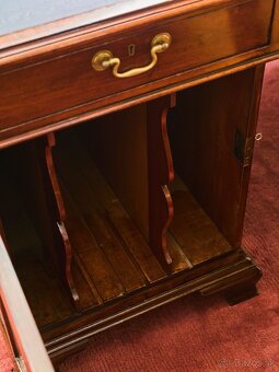 Veľký anglický písací stôl. Obojstranný - 15