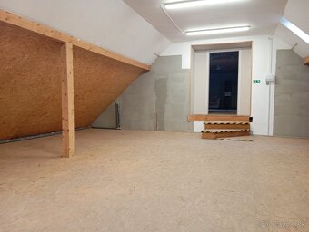 Obytný dom, sklady, kancelária - 15