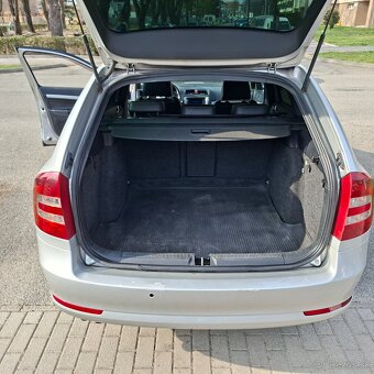 Škoda Octavia Combi 2.0 TDI Elegance facelift " RS " - 15