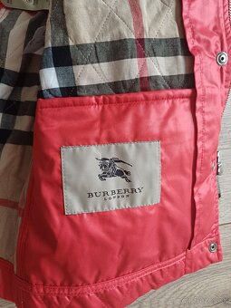 Predám originál BURBERRY červenú prešivanu bundu - 15