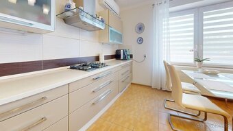 Rodinný dom s bazénom a dvojgarážou v kúpeľnom meste Dudince - 15