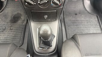 Toyota Avensis 1.6 - 15