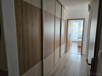 Predám slnečný priestranný 3-izbový byt v Novej Bani (74 m²) - 15