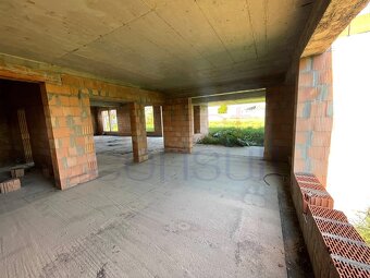 2341 NA PREDAJ ROZOSTAVANÝ DOM NA VEĽKORYSOM POZEMKU - 15