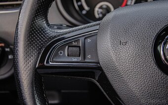 Škoda Octavia Combi 2.0 TDI RS - 15