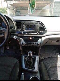 Hyundai Elantra Premium - 15