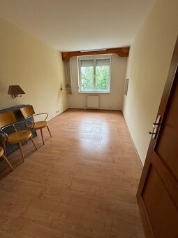 Veľký 3-izbový byt (pôvodne 4-izb.) s parkingom, BA I - 15