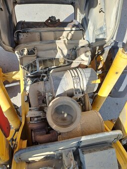 KOMATSU WB 93 R-2 traktorbagr 4x4 - 15