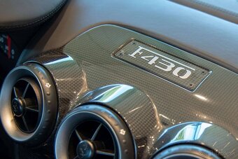 Ikonické Ferrari F430 - 15