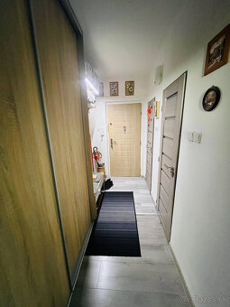 Na predaj 3 izbový zariadený kompletne zrekonštruovaný byt v - 15