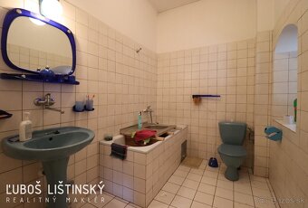 Dvojpodlažná prevádzková budova s veľkou garážou, Hôrka - 15