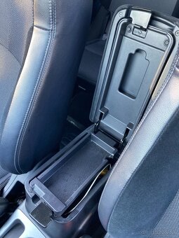 Mitsubishi Outlander 2.2 DI-D 4x4 7 Miestne Automat 156 k - 15