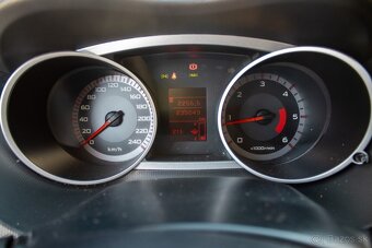 Mitsubishi Outlander - 15
