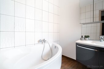 Nadštandardný dom s veľkým pozemkom - Pereš - Predaj - 15