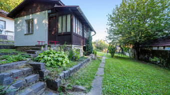 2 pozemky pri lese a krásnym výhľadom v lukratívnej časti Br - 15