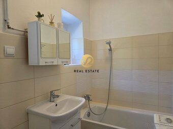 Na PREDAJ RD Zobor s krásnym pozemkom 941m2 - 15