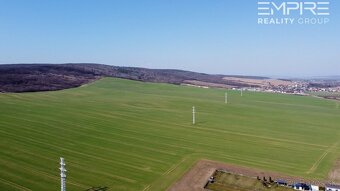 Na predaj slnečný stavebný pozemok s možnosťou výstavby - Hr - 15