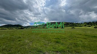 Pozemky Brezno-Podkoreňová 15083 m2 s perspektívou a krásnym - 15