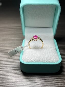 💍 Luxusný prsteň s prírodným rubínom a diamantmi - 15