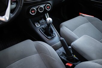 Alfa Romeo Giulietta (2015) - 15