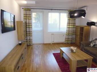 KARPATSKÁ: 3-izb. ZREKONŠT. a ZARIADENÝ byt s loggiou, 71 m2 - 15