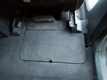 Toyota Verso, Strieborná metalíza pastelová - 15
