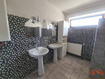 Na predaj dvojgeneračný rodinný dom Nové Zámky  - 15