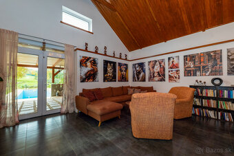 Zrekonštruovaný dom s bazénom a veľkým pozemkom | Podlipníky - 15