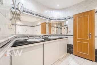 VÝHĽAD NA PREZ. PALÁC - veľký 130 m2 + balkón - Staré Mesto - 15