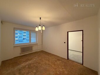 3 izbový tehlový byt, 72 m2 + presklená lodžia a balkón, vla - 15