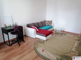 ŠTÚROVA: VOĽNÝ 2-izb. ZARIADENÝ byt, balkón, 48 m2, 1.posch. - 15