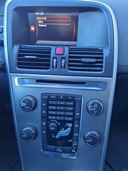 Predám Volvo XC60 2.4D AWD 120 KW manuál-6 r.v.2011 - 15