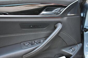 BMW 540i xDrive Touring - 15