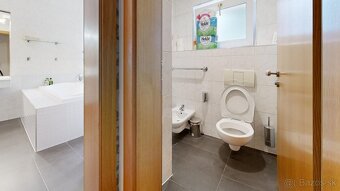 NA PREDAJ VEĽKÝ RODINNÝ DOM SENICA - 15