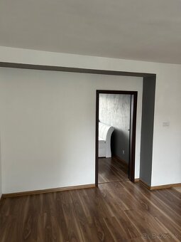 Ponúkam na prenájom 2 izbový byt v centre Snv - 15