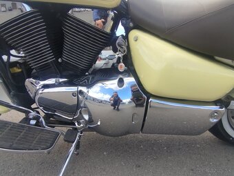 Suzuki VL 1500 Intruder - 15