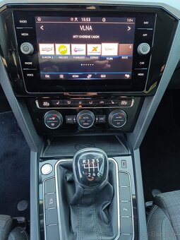 VW Passat Variant B8 2,0 TDi 110 kW r.v. 4/2020 6° manuál - 15