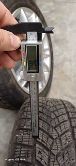Orginal sada VW disky 6.5Jx17 ET38 zimne pneu Good Year - 15