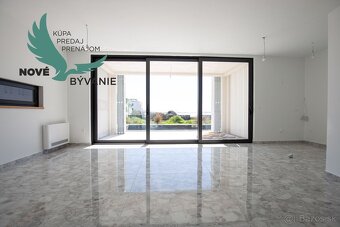 Luxusná novostavba vila s bazénom a výťahom len 100m od mora - 15
