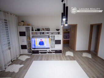 REZERVOVANÉ- 3-izbový, nadštandardne veľký byt s balkónom -  - 15