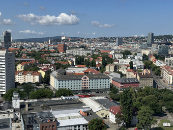 Čarovný panoramatický  výhľad na Bratislavu z 21. poschodia  - 15