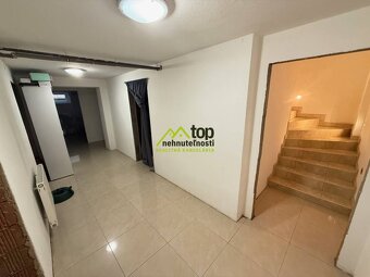 Veľké Zálužie - RD priestranný, zariadený, garáž a pozemok - 15