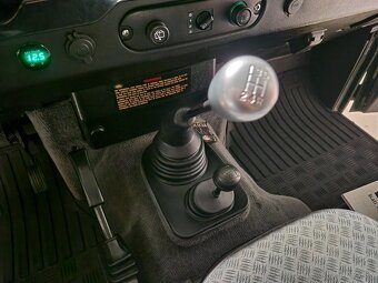 Land Rover Defender 2.5 turbodiesel Webasto 7 miestne 4x4 - 15