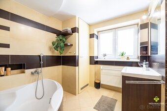 Výnimočný 4 izbový byt Staré Mesto Prievidza 120 m2 - 15