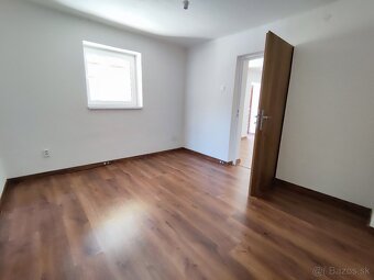 Na predaj zrekonštruovaný rodinný dom v obci Jelšovec pri Lu - 15
