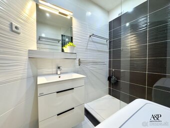 REKONŠTRUOVANÝ VEĽKÝ 3 IZB. BYT S DVOMI BALKÓNMI, 84M2, ROBO - 15