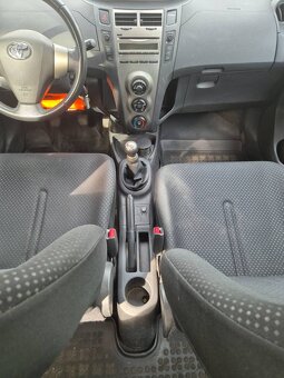 Predám  Toyota Yaris 1.0I VVT-i Active - 15